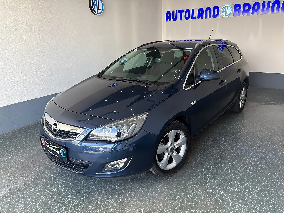 Opel Astra 2011 photo 2