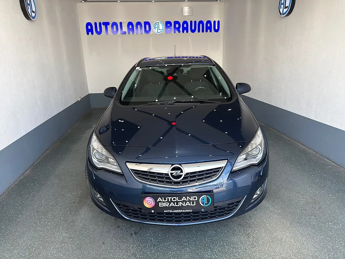 Opel Astra 2011 photo 3