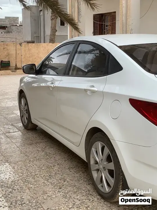 Hyundai Accent 2013 photo 4