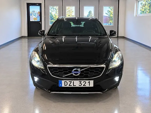 Volvo V40 Cross Country 2015 photo 2
