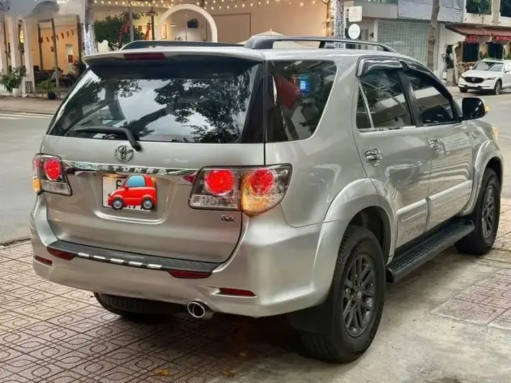Toyota Fortuner 2012 photo 2