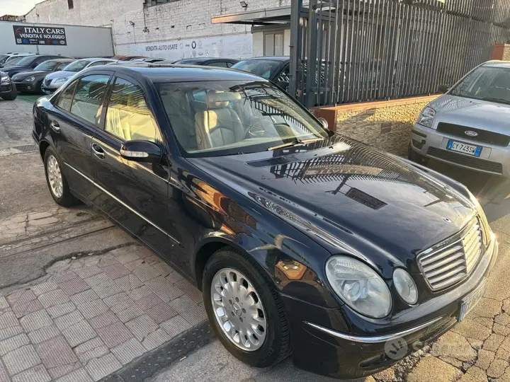 Mercedes-Benz E 220 2003 photo 3