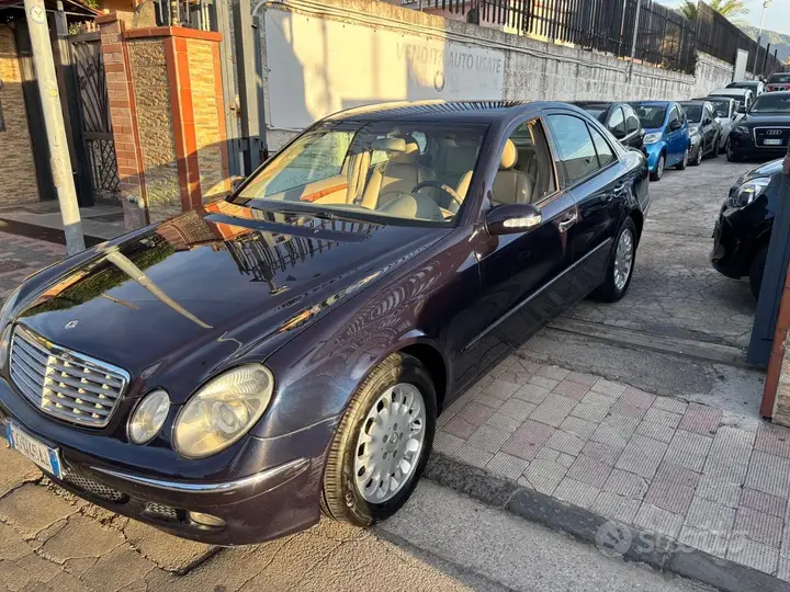 Mercedes-Benz E 220 2003 photo 2