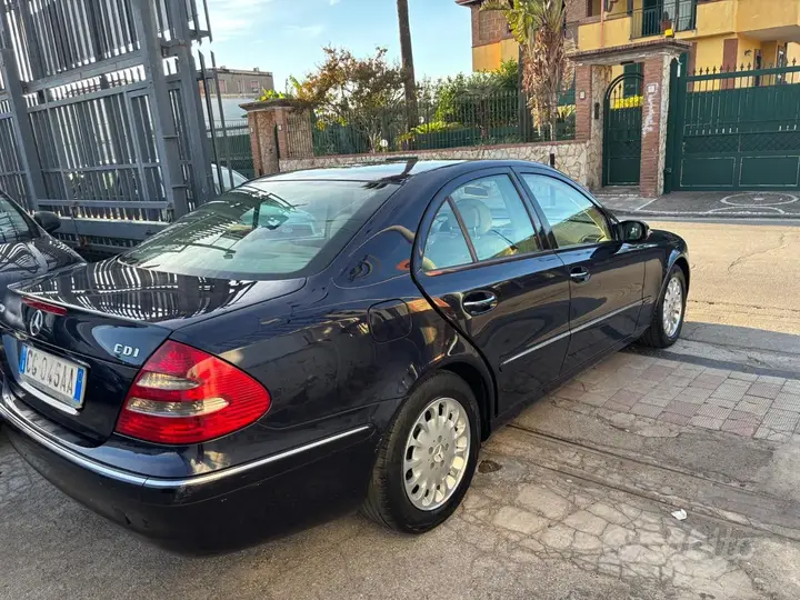 Mercedes-Benz E 220 2003 photo 4
