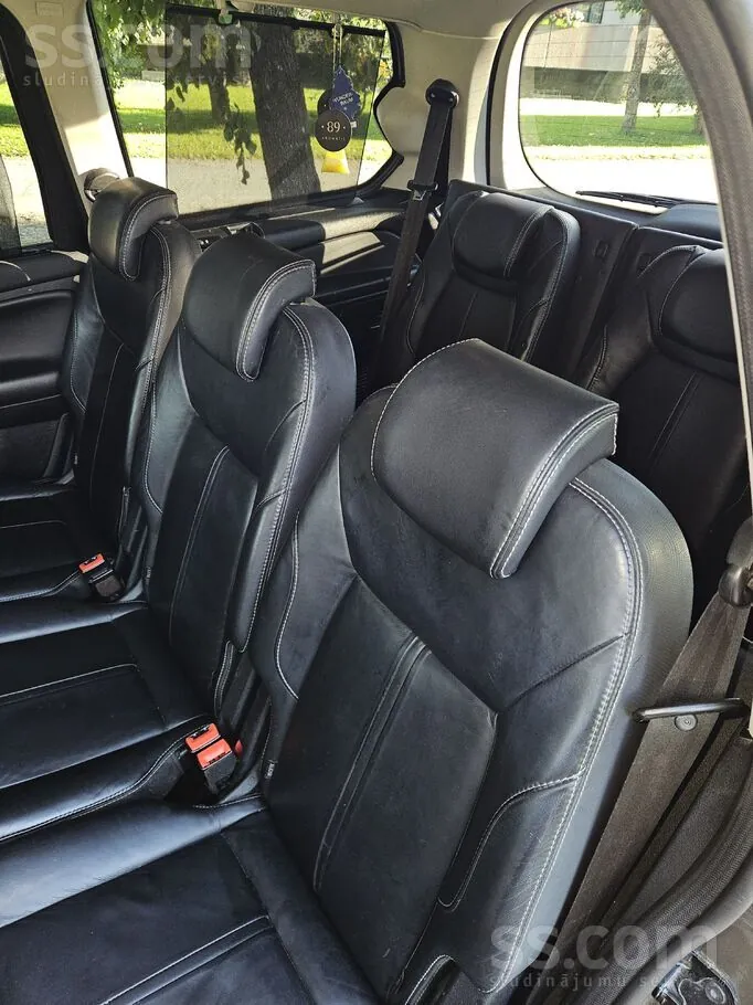 Ford Galaxy 2010 photo 2