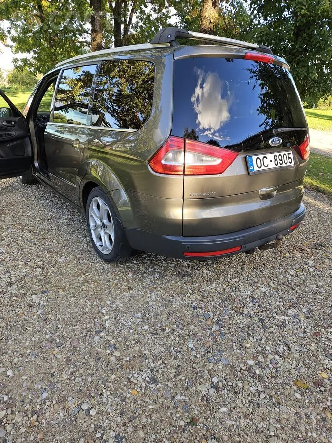 Ford Galaxy 2010 photo 4