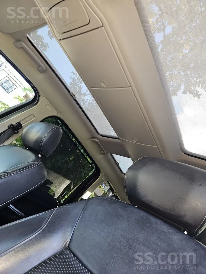Ford Galaxy 2010 photo 3