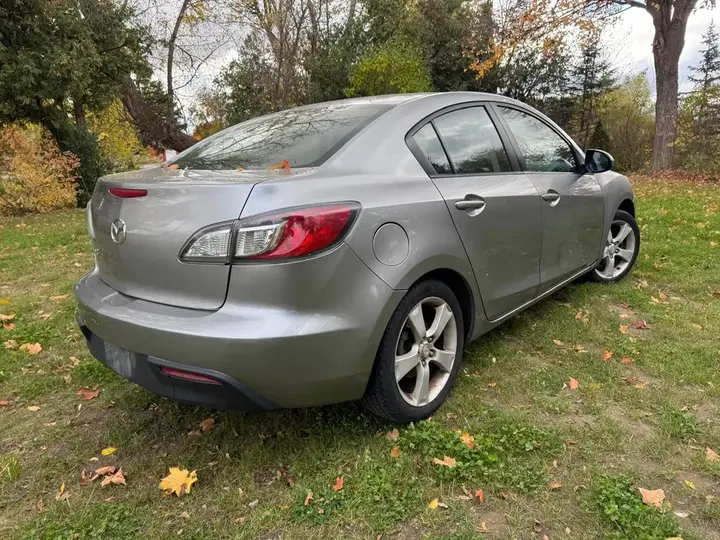 Mazda Mazda3 2011 photo 4
