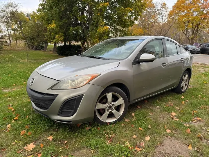 Mazda Mazda3 2011 photo 3