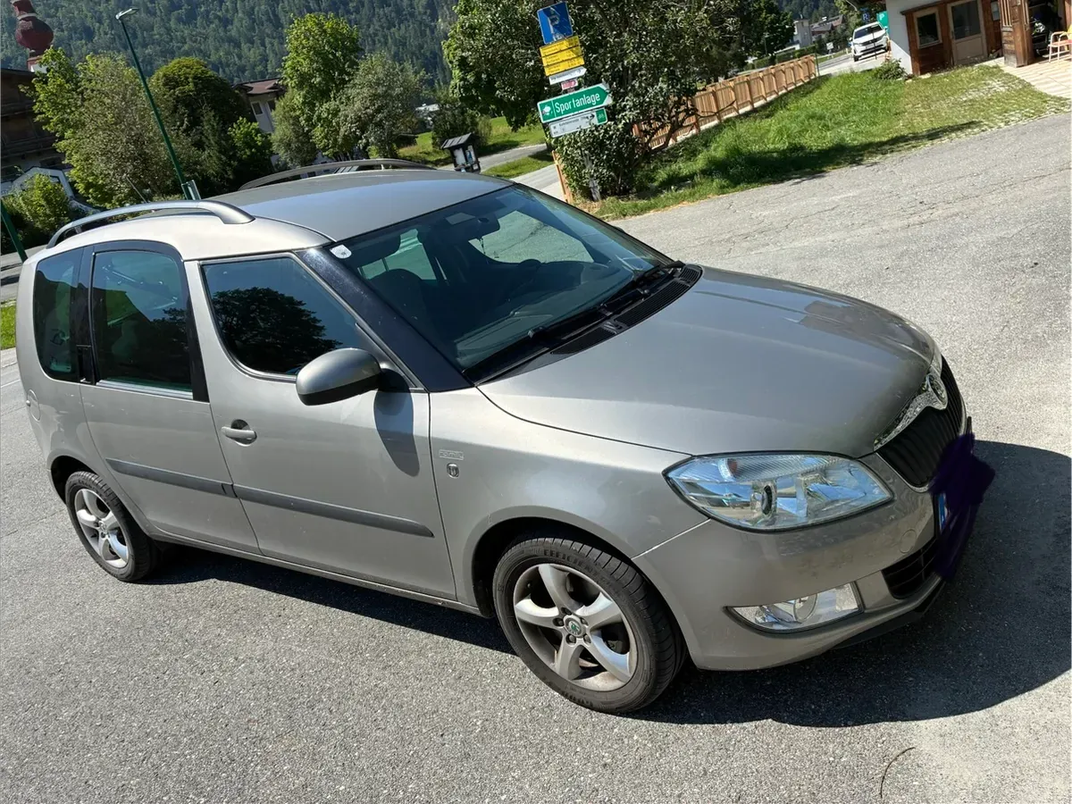Skoda Roomster 2012 photo 2