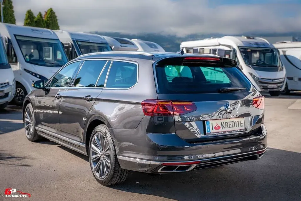 Volkswagen Passat 2022 photo 3