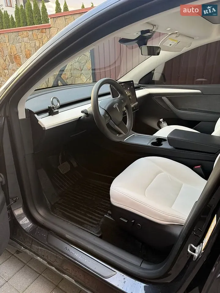 Tesla Model Y 2024 photo 2