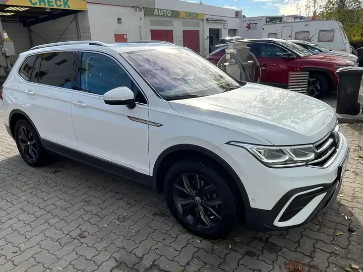 Volkswagen Tiguan Allspace 2024 photo 2