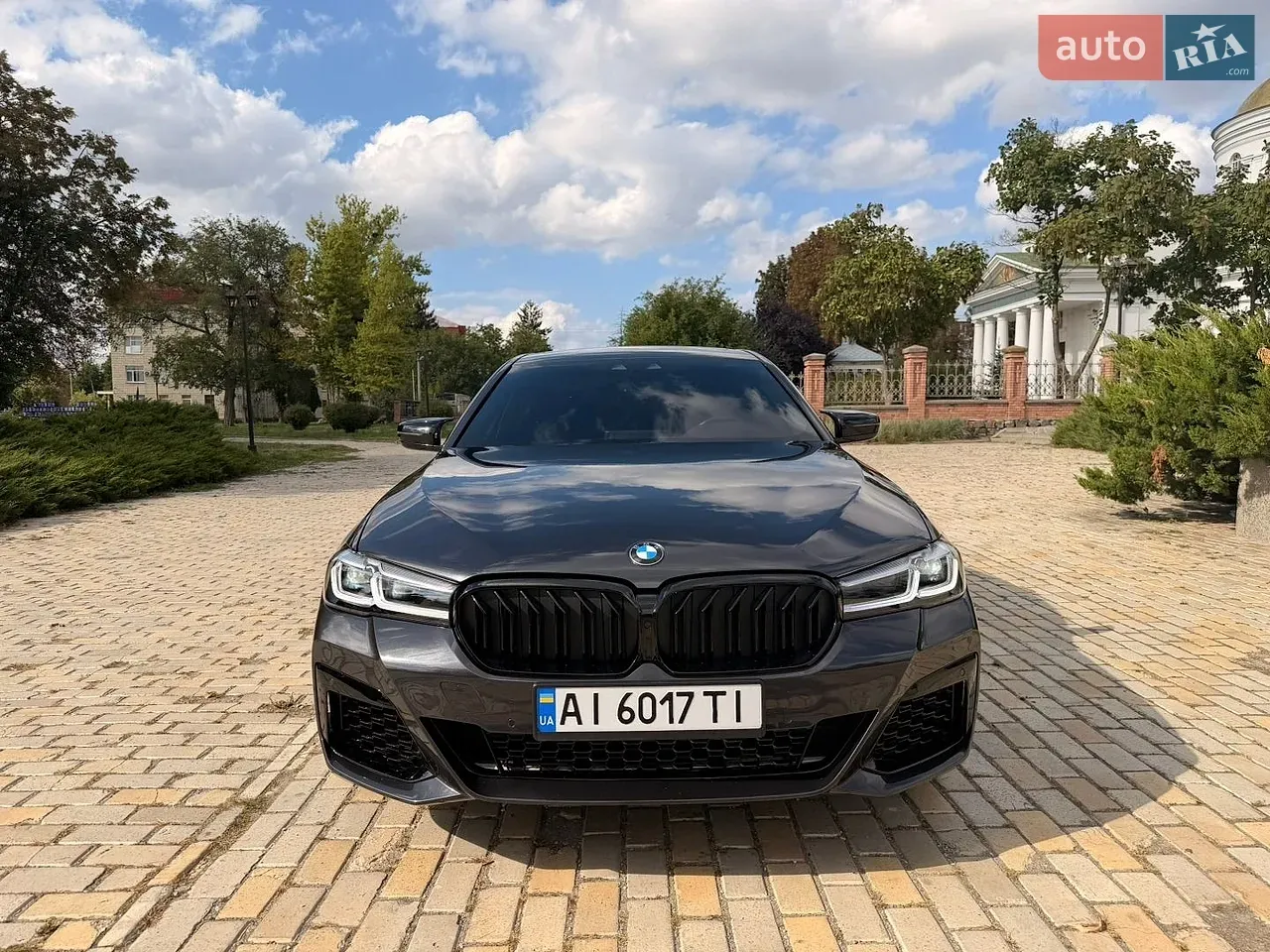 BMW 5 Series 2019 photo 2