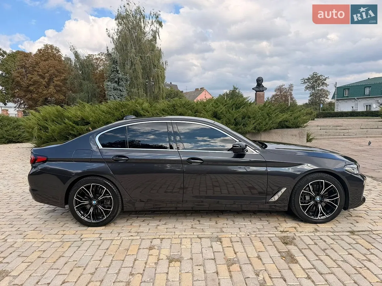 BMW 5 Series 2019 photo 4