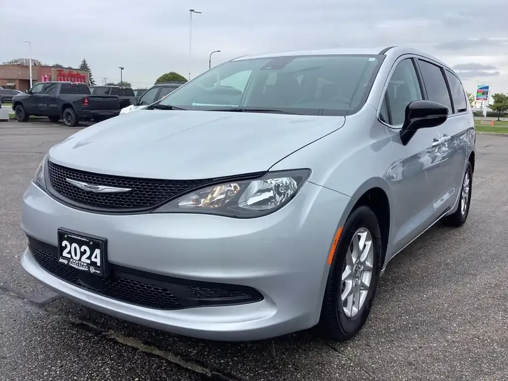 Chrysler Grand Caravan 2024 photo 2