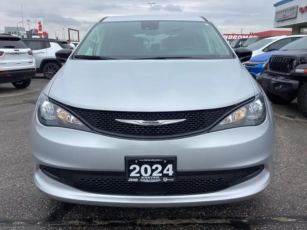 Chrysler Grand Caravan 2024 photo 3