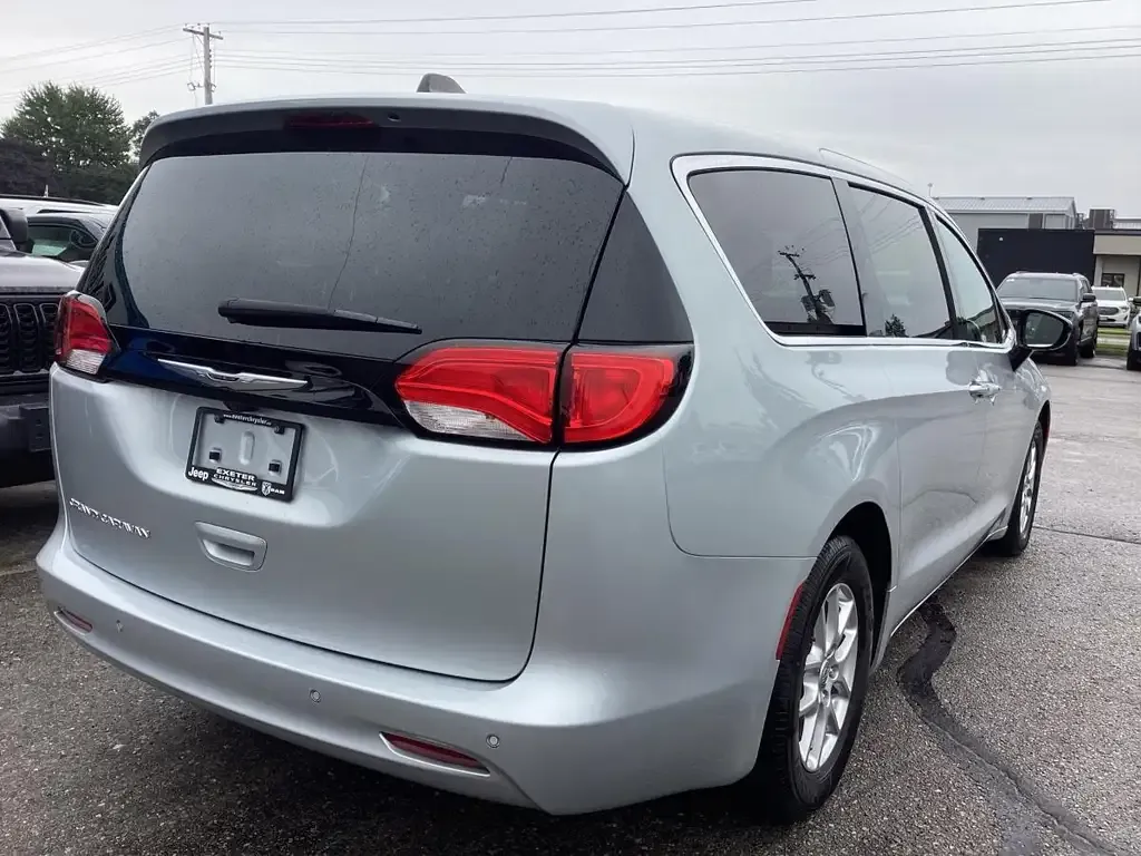 Chrysler Grand Caravan 2024 photo 5