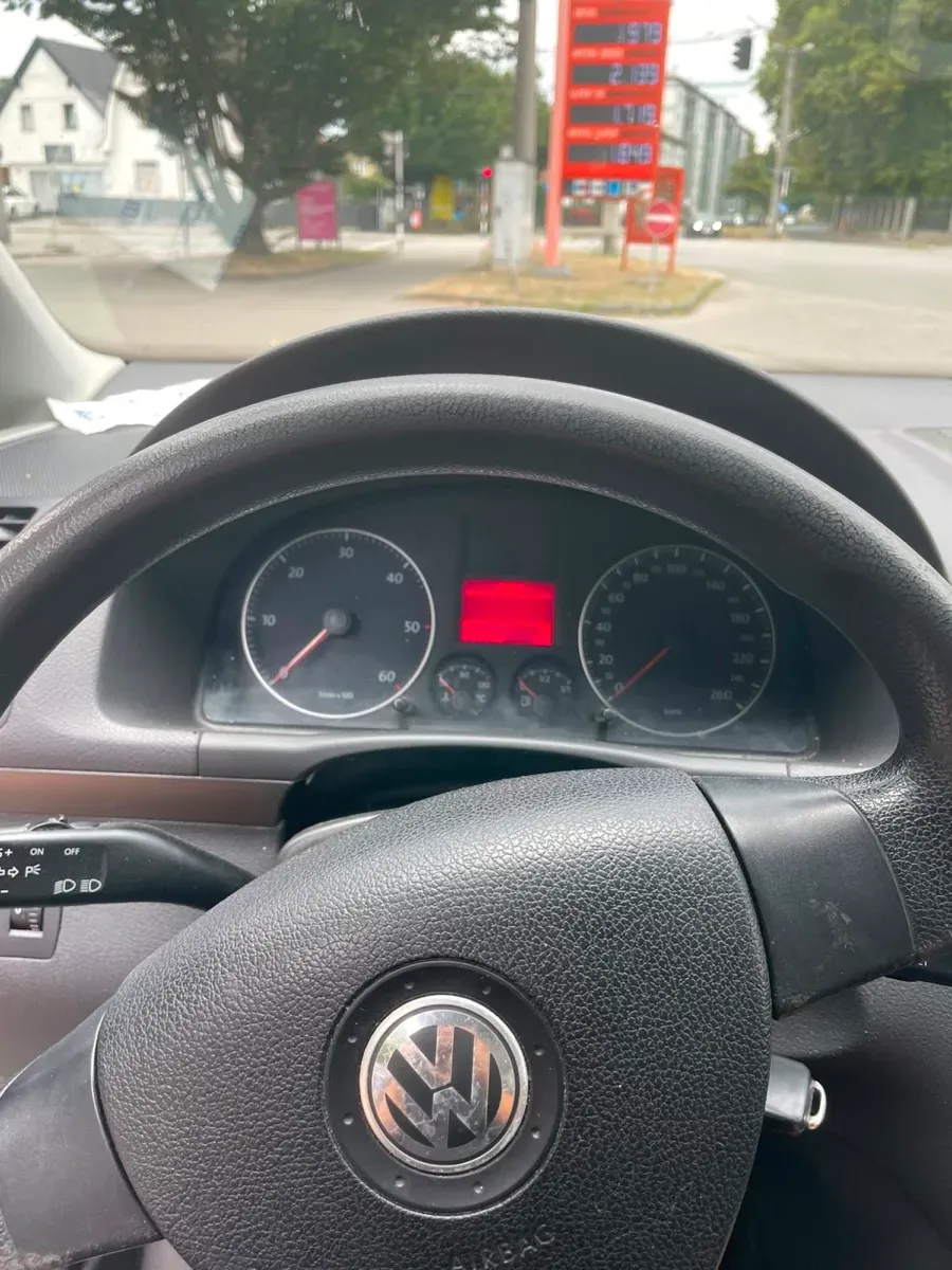 Volkswagen Touran 2007 photo 2