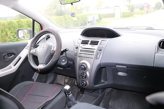 Toyota Yaris 2010 photo 3