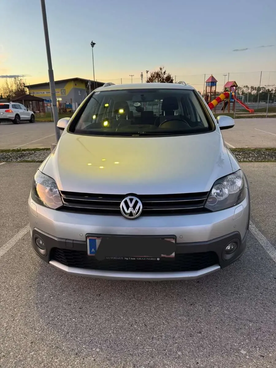 Volkswagen Golf 2012 photo 2