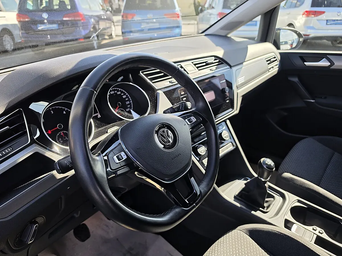 Volkswagen Touran 2019 photo 3