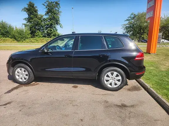 Volkswagen Touareg 2013 photo 2