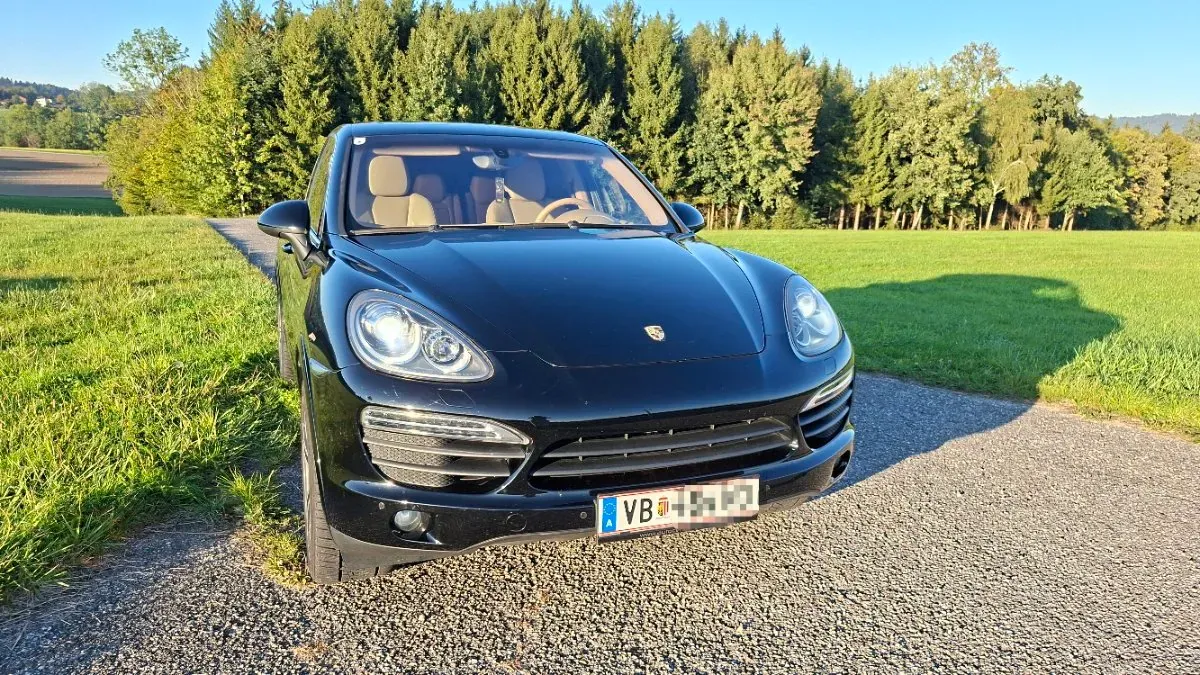 Porsche Cayenne 2011 photo 2