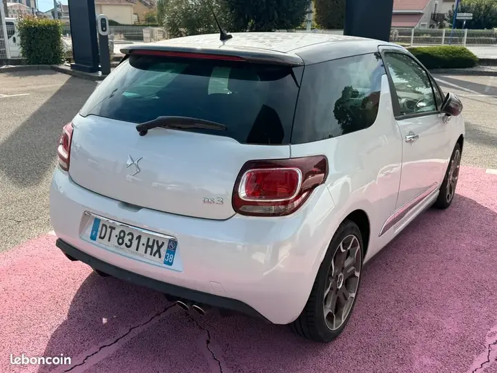 DS Automobiles Ds3 2015 photo 2