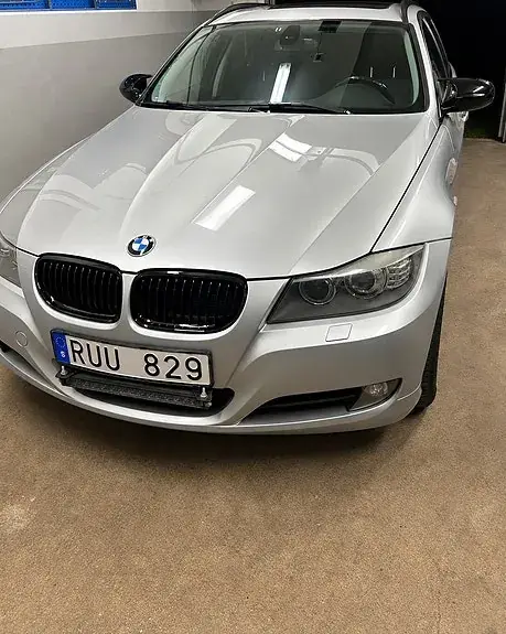 BMW 320D 2010 photo 2