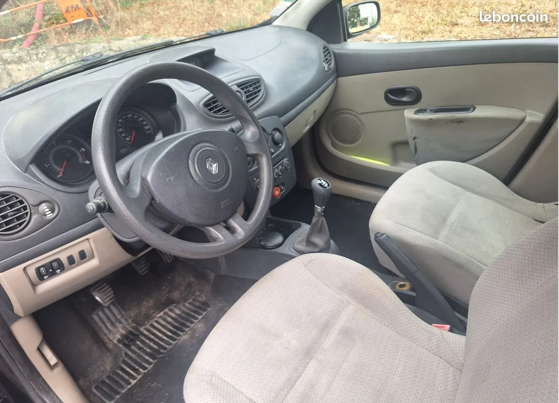 Renault Clio 2006 photo 3
