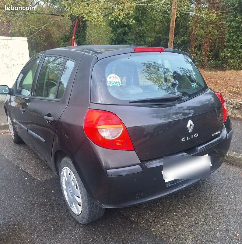 Renault Clio 2006 photo 2
