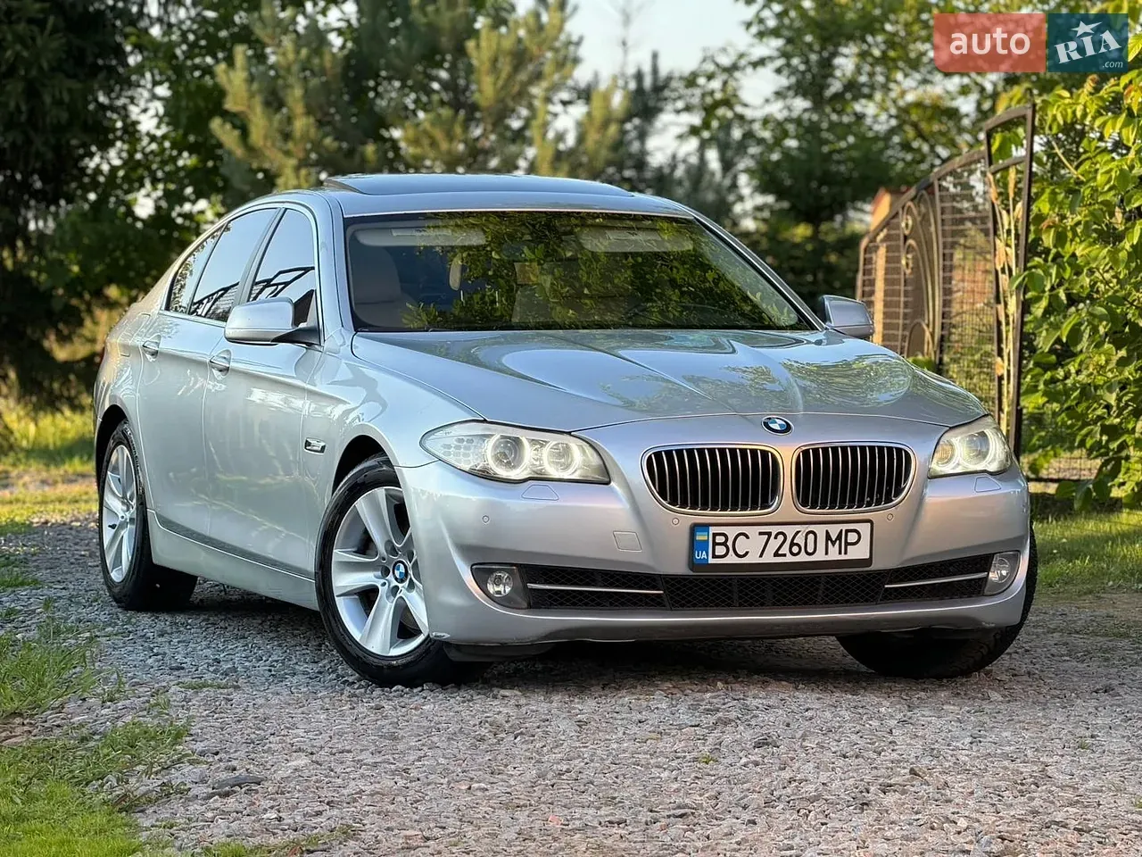 BMW 5 Series 2012 photo 2