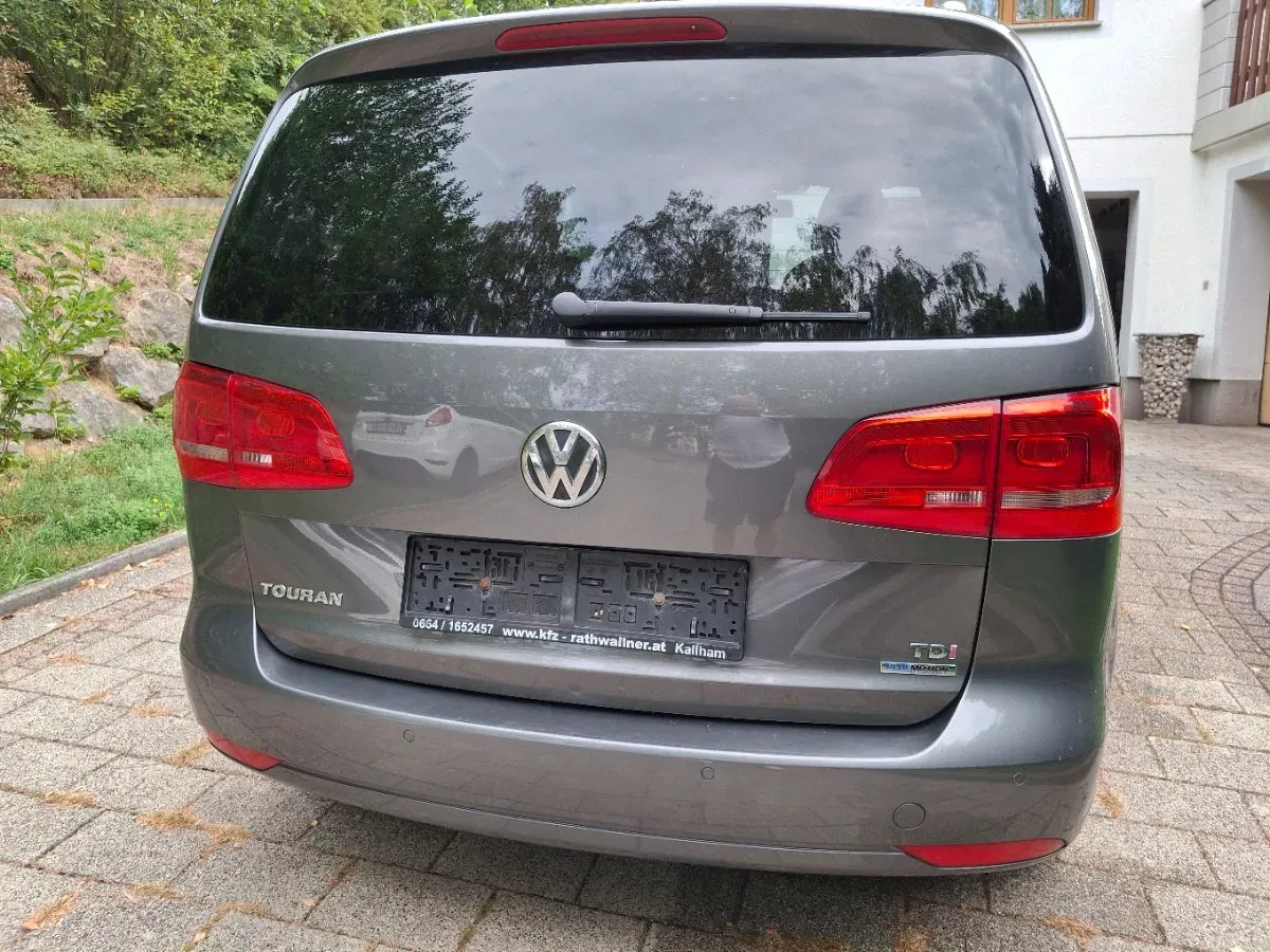 Volkswagen Touran 2011 photo 3