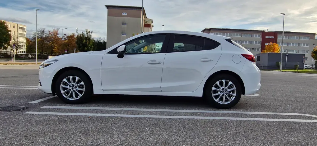 Mazda Mazda3 2017 photo 3