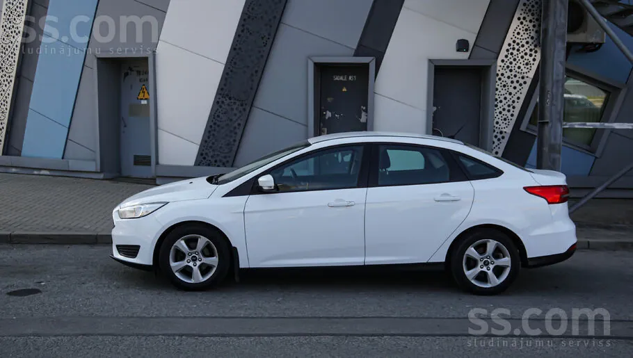 Ford Focus 2015 photo 2