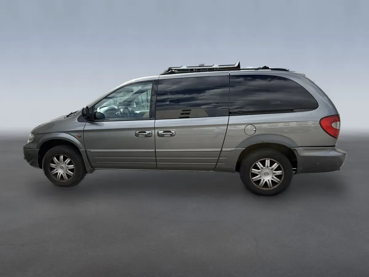 Chrysler Voyager 2006 photo 2