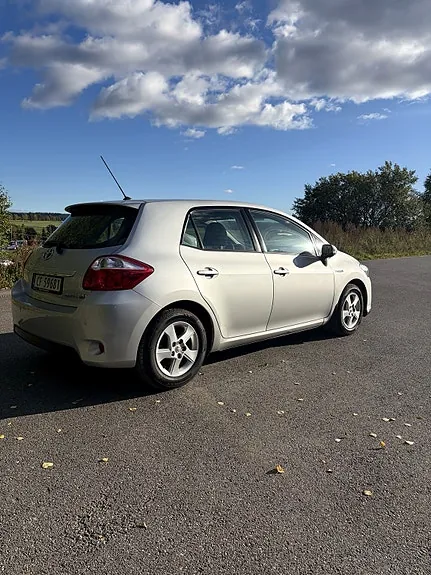 Toyota Auris 2011 photo 3