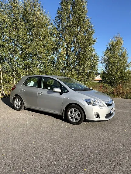 Toyota Auris 2011 photo 2