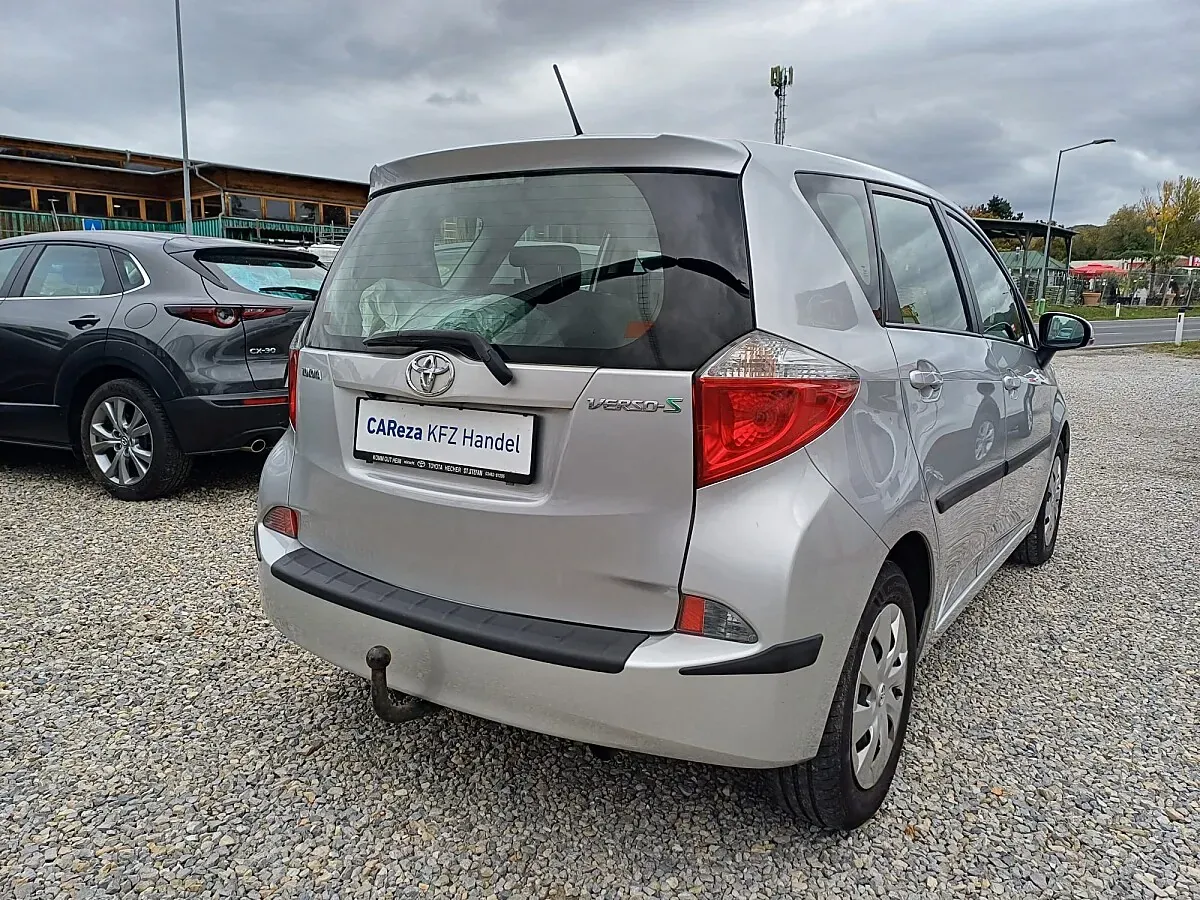 Toyota Verso-S 2011 photo 3