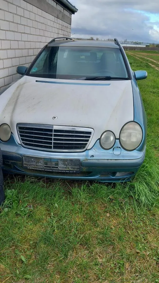 Mercedes-Benz W210