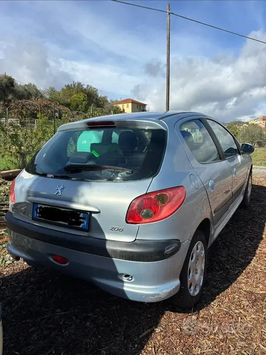 Peugeot 206 2005 photo 2