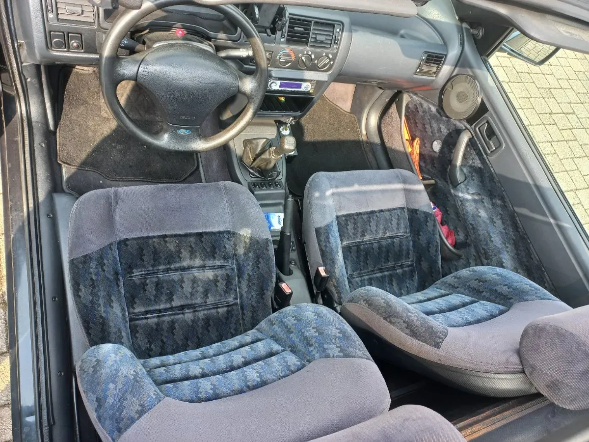 Ford Escort 1995 photo 2