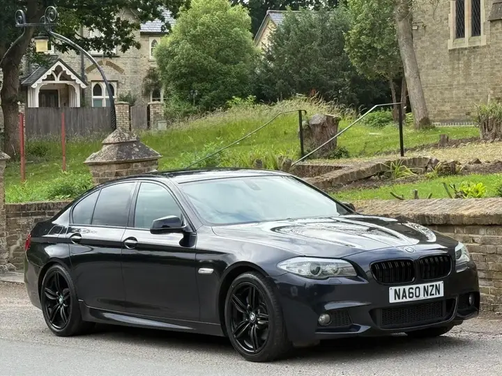 BMW 5 Series 2010 photo 2
