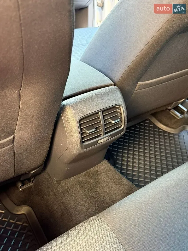 Volkswagen E-Golf 2018 photo 2