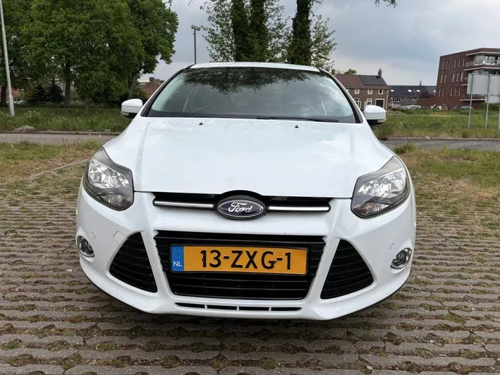 Ford Focus 2013 photo 2