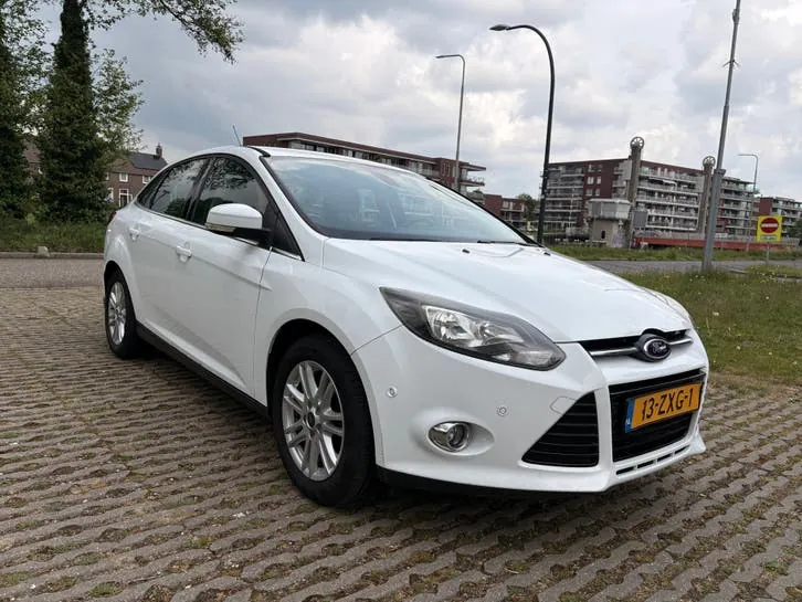 Ford Focus 2013 photo 3