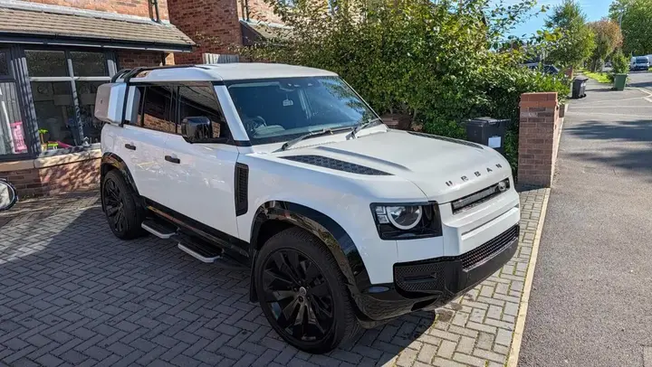 Land Rover Defender 110