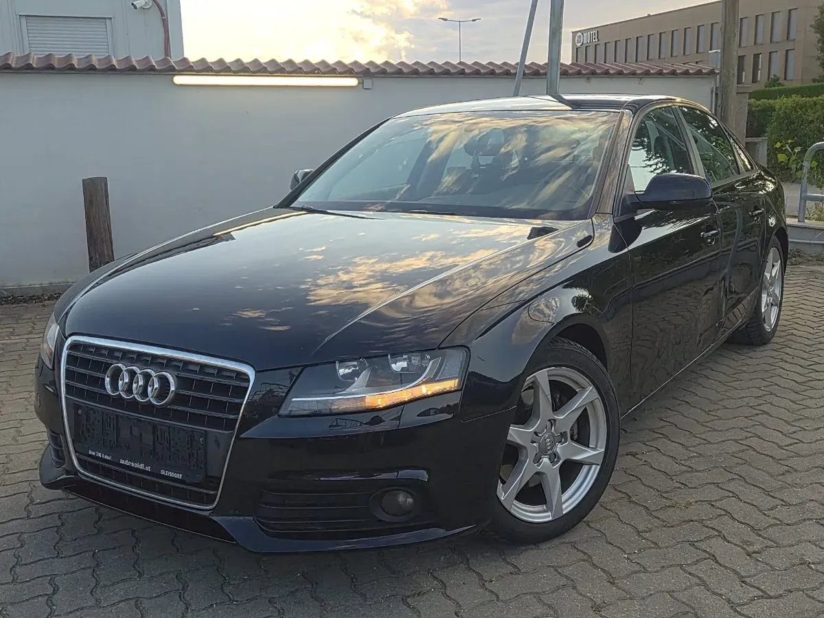 Audi A4 2011 photo 2