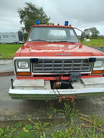 Dodge Ram 350 1984 photo 4